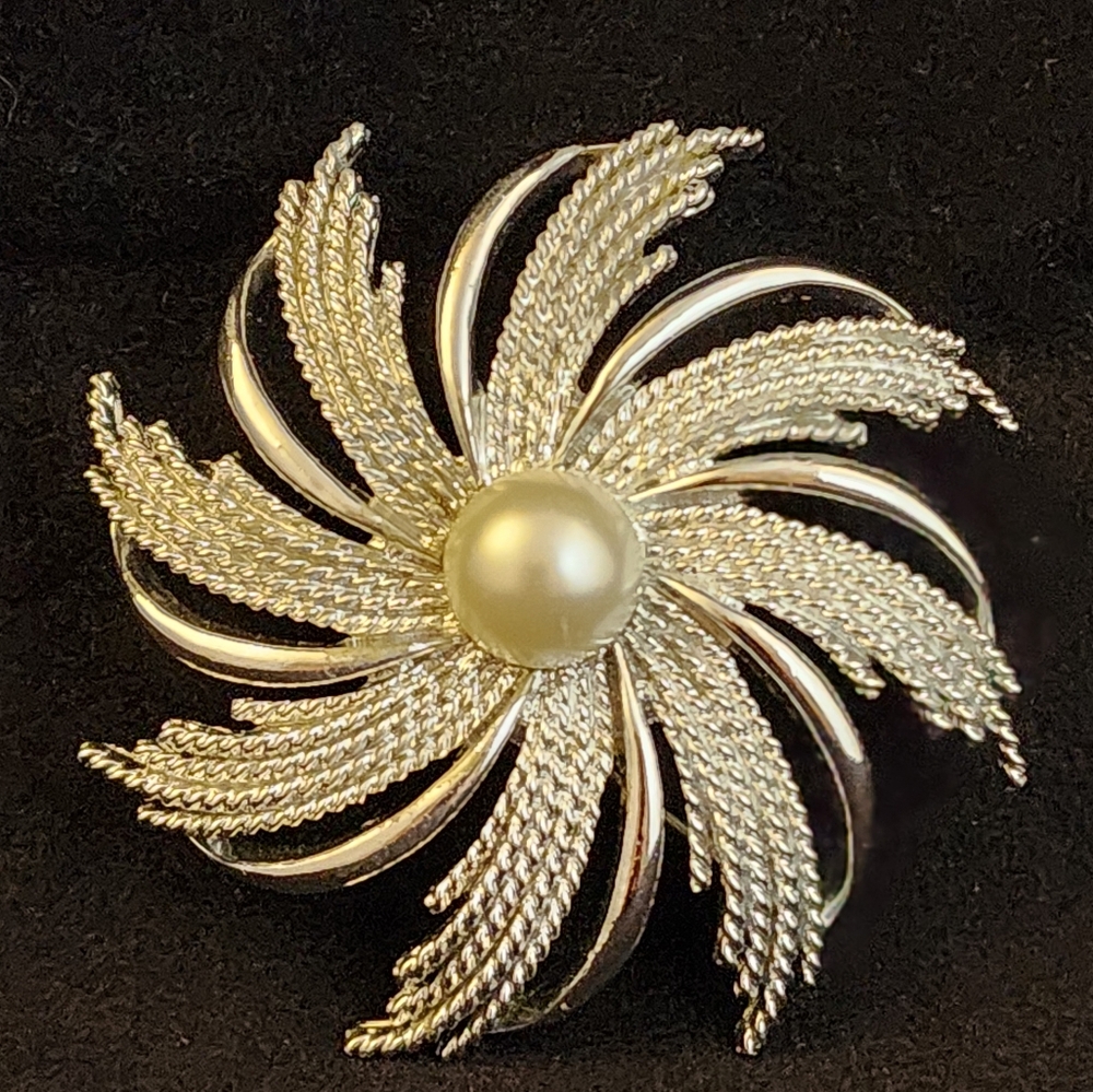 Vtg Sarah Coventry Silver Tone Swirl Faux Pearl Brooch Pin